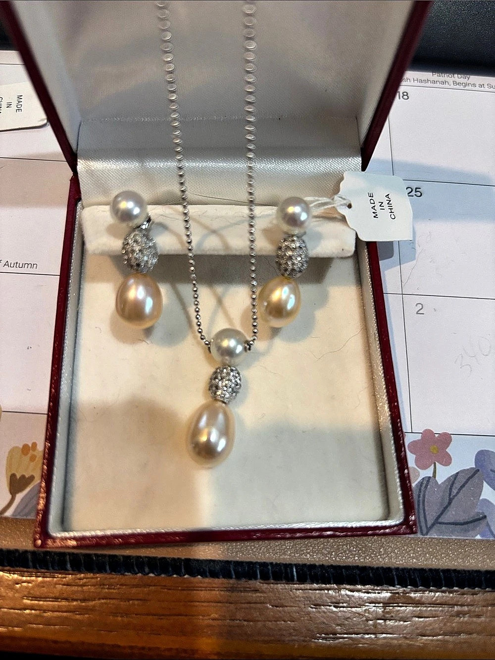 Pearl Necklace & Earrings Set *New